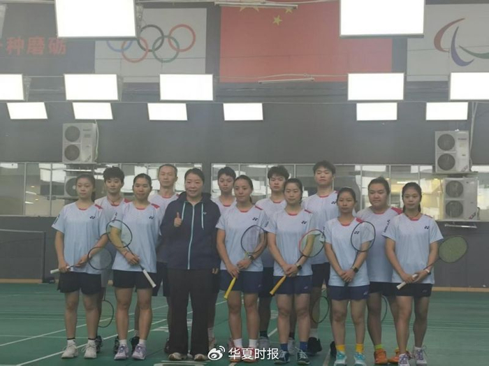 体育直播-贵州省残疾人羽毛球队：用球拍打破命运桎梏，用拼搏定义人生|张先明|训练|队员|运动员|体育_新浪体育_新浪新闻